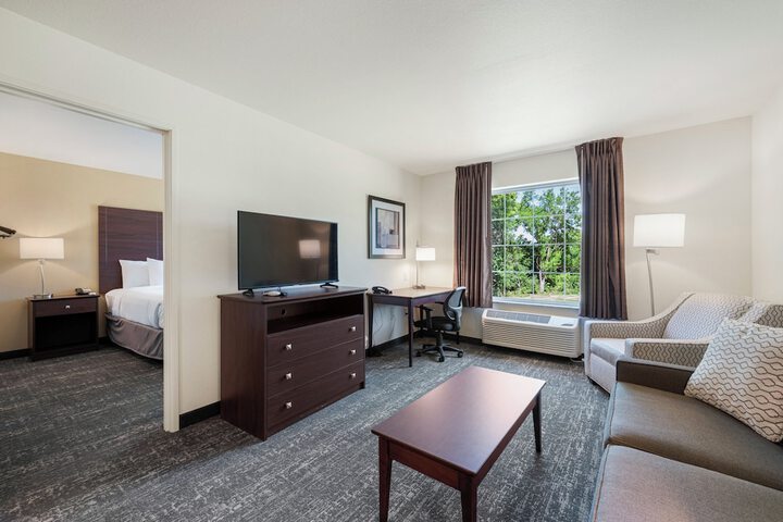 Cobblestone Hotel & Suites - Urbana