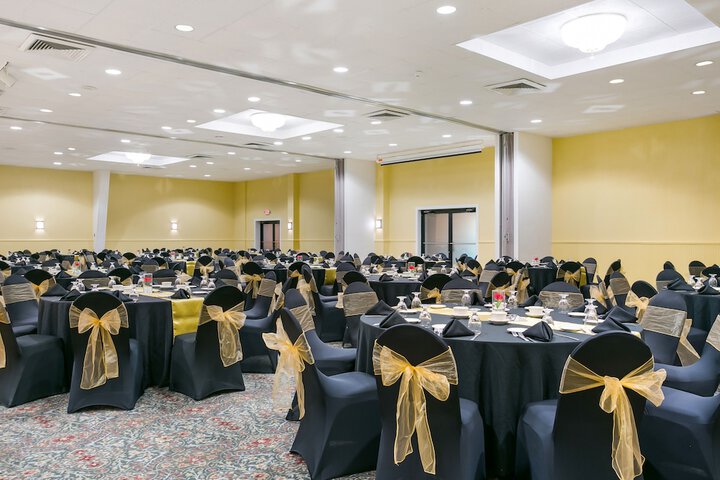 Ballroom/Hall 44 of 48