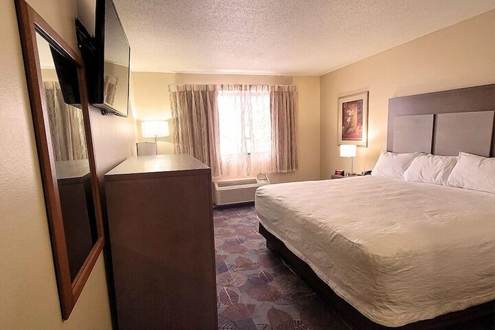 Room 4 of 32