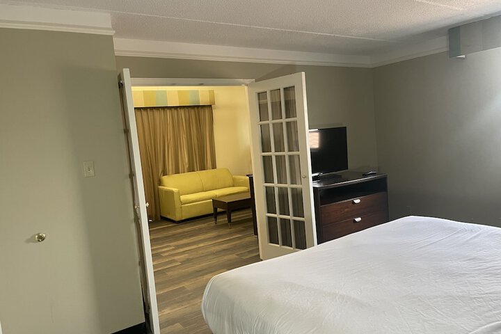 Room 25 of 37
