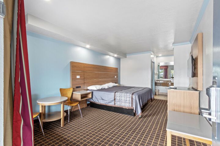 Room 18 of 25
