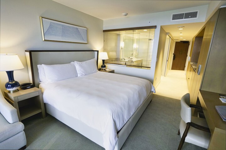 Room 32 of 93