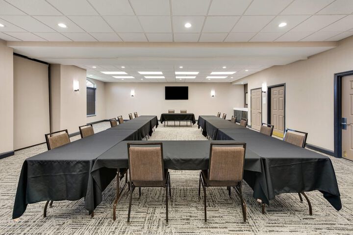 Country Inn & Suites by Radisson Findlay, OH