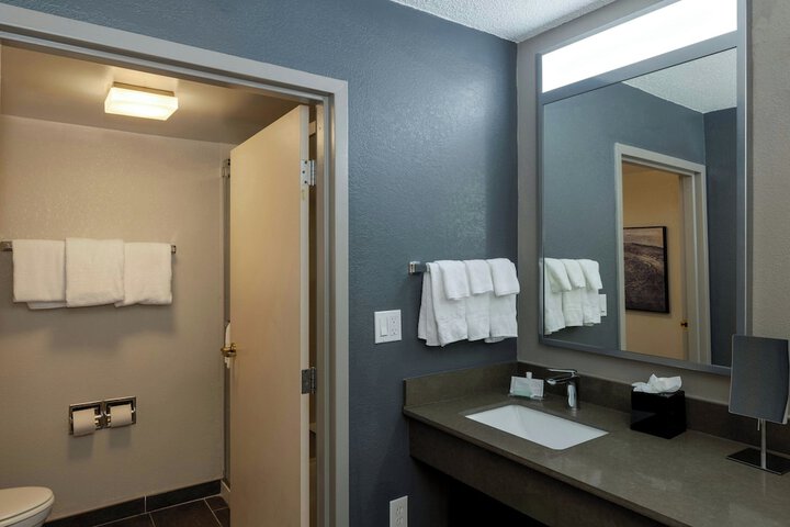 Courtyard by Marriott North Charleston Airport / Coliseum