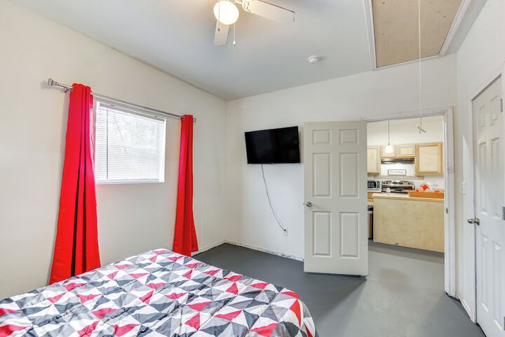 6 Mi to Nature Preserve: Apartment Near Lindale!