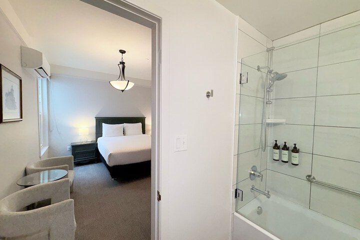 Room 21 of 31