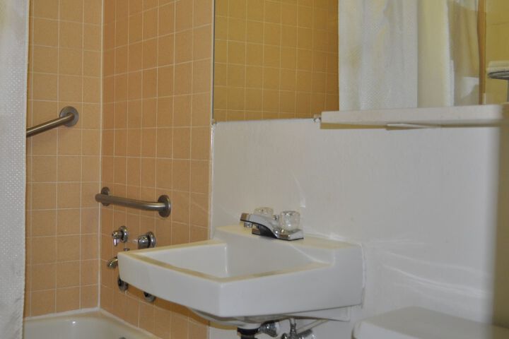 Room 18 of 26