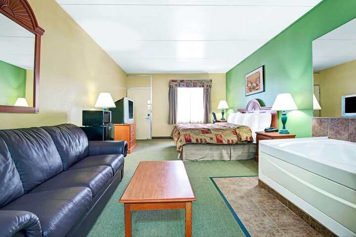 Room 9 of 18
