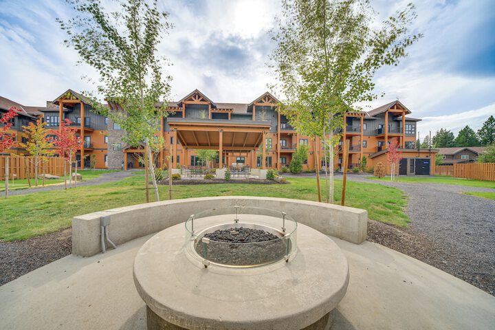 Mountain Views & Pool Access: Cle Elum Condo!