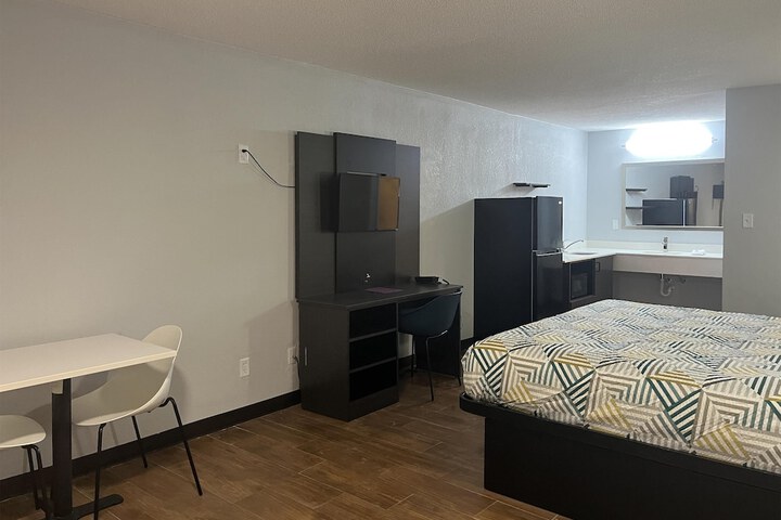 Studio 6 Suites Hurricane Wv