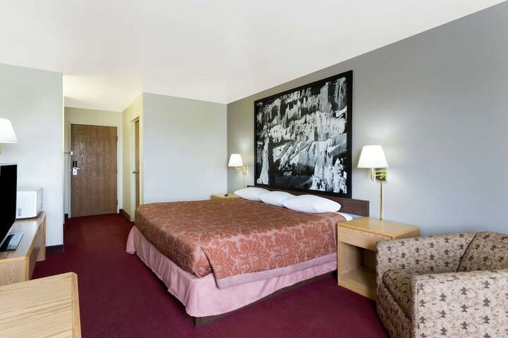 Room 12 of 22