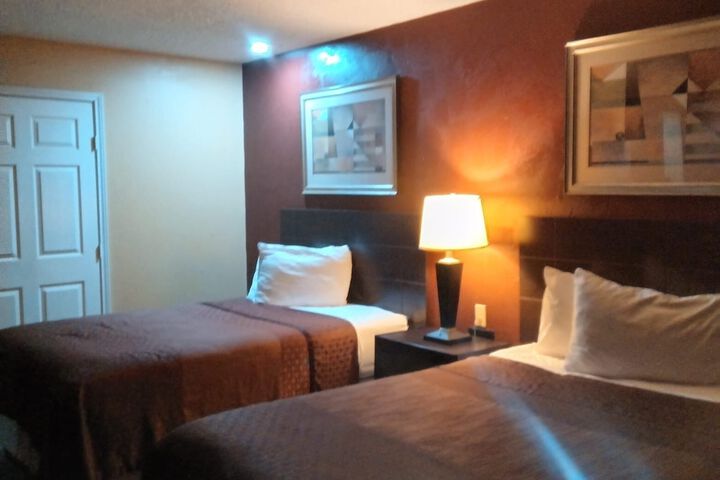 Room 5 of 6