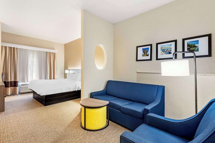 Room 13 of 32