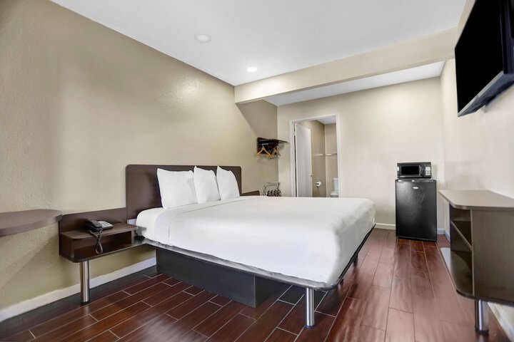 Room 19 of 29