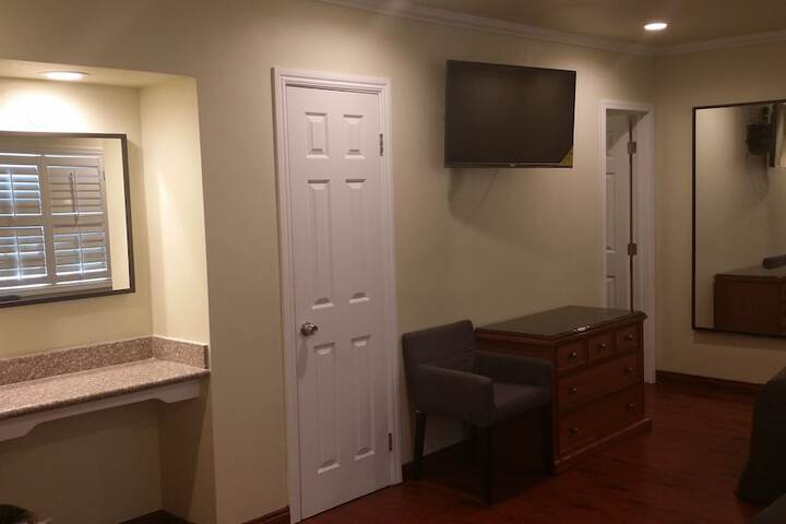 Room 5 of 13