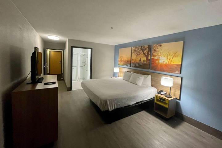 Room 9 of 17