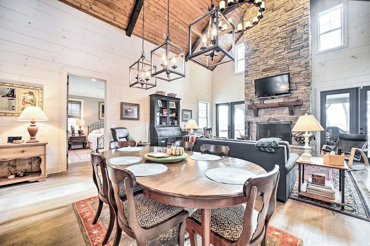 On 22 Acres: Cullowhee Craftsman Home w / Mtn Views