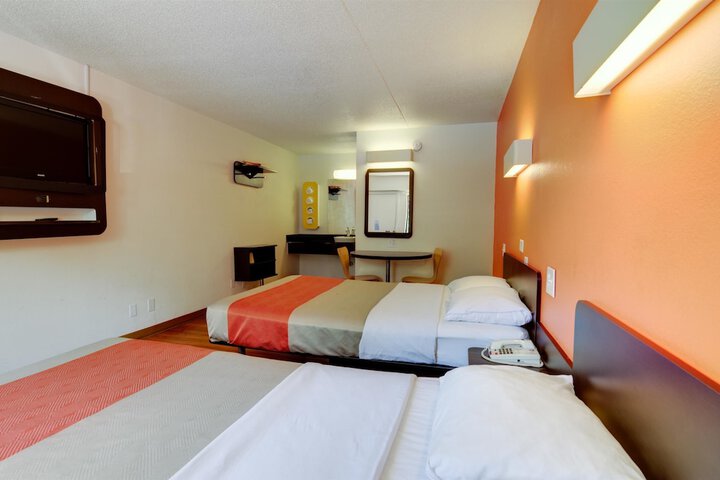 Room 12 of 33