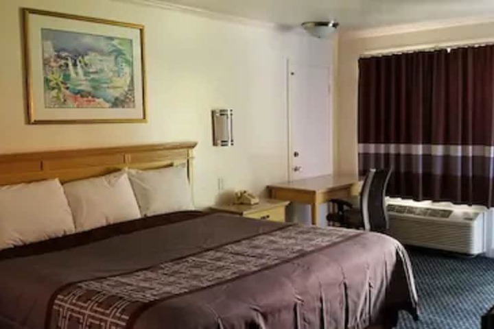 Room 11 of 14