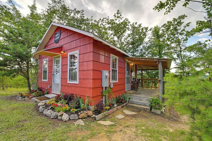 Cozy Beattyville Cabin w / Fire Pit