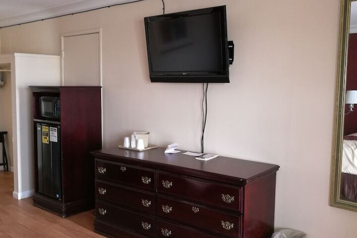 Room 13 of 16