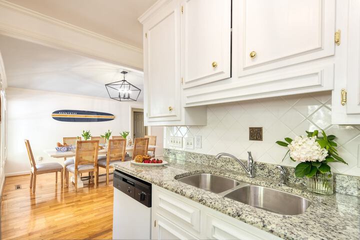 Crawdad by Avantstay Isle of Palms Home w / BBQ