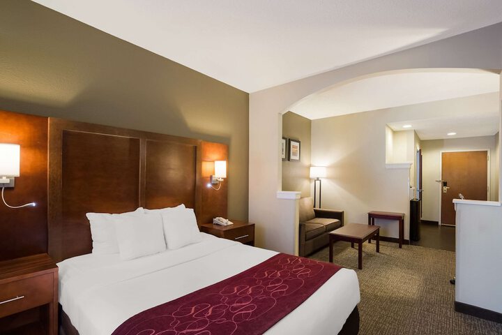 Comfort Suites Near University