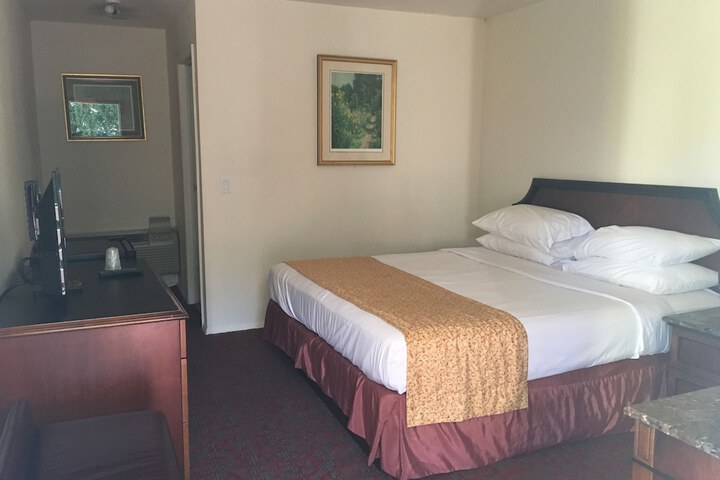 Room 17 of 33