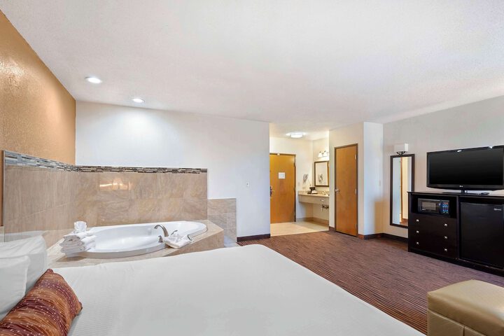 Room 6 of 27