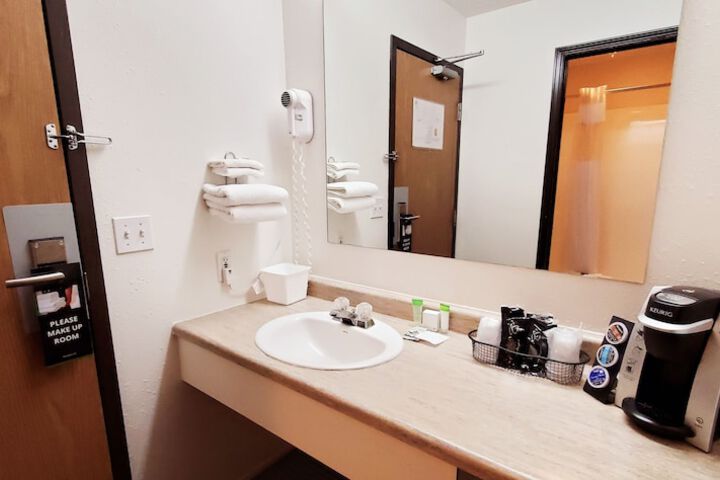 Room 8 of 12