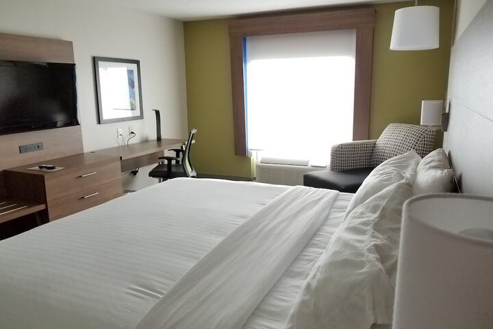 Holiday Inn Express & Suites Lenoir Cty by IHG