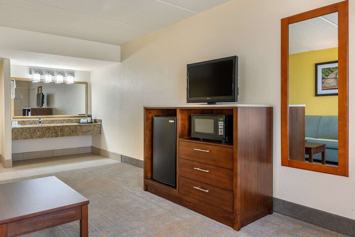Room 17 of 37