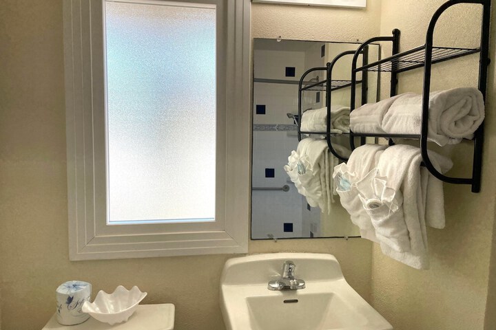 Room 37 of 62