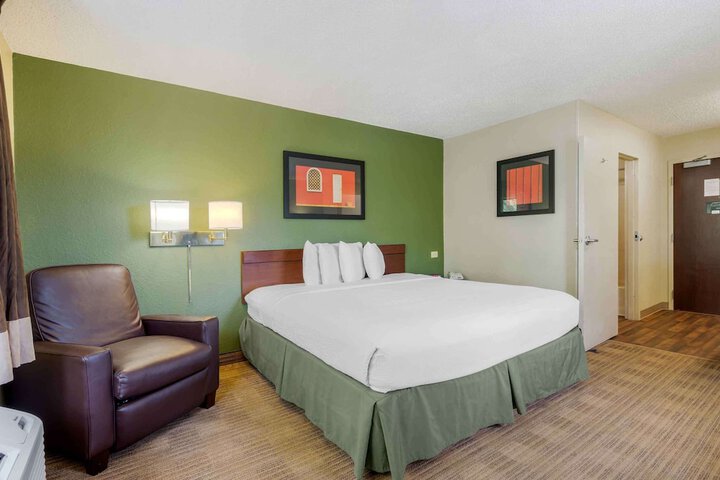 Room 16 of 28