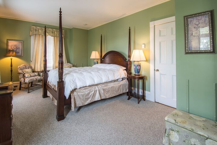 Room 17 of 34
