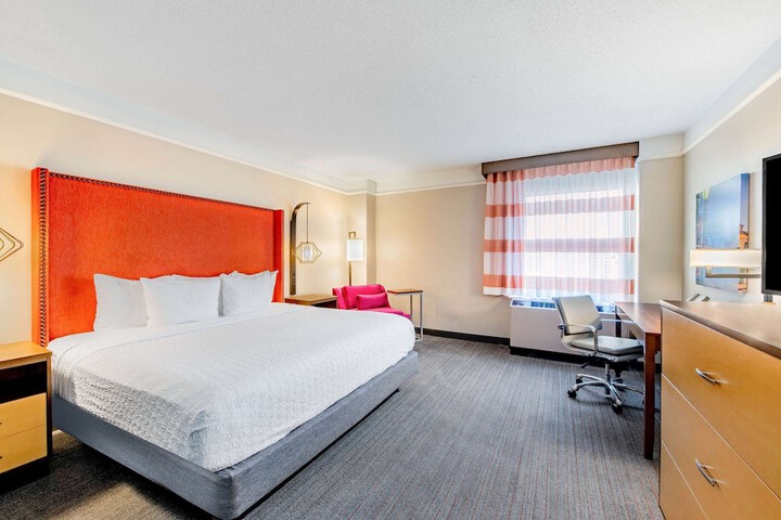 Room 40 of 65