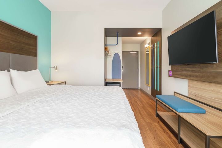 Room 32 of 43