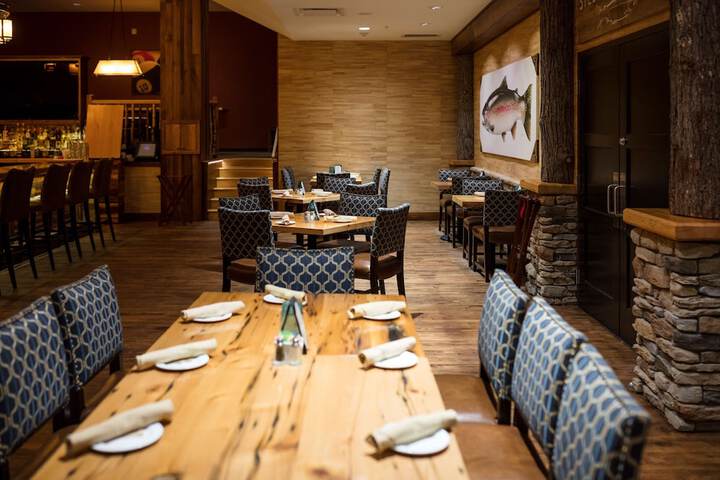 Dining 104 of 215