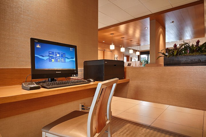 Business Center 37 of 43