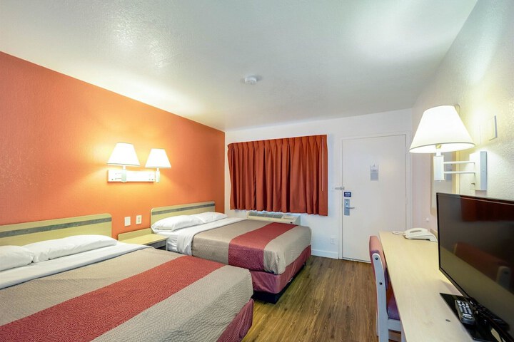 Motel 6 Greenville TX