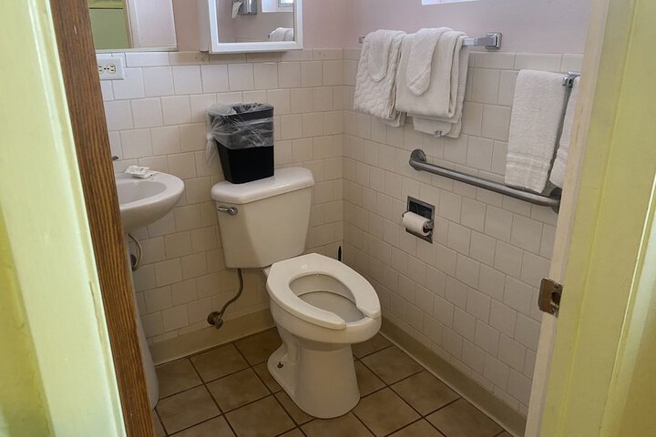 Room 25 of 29