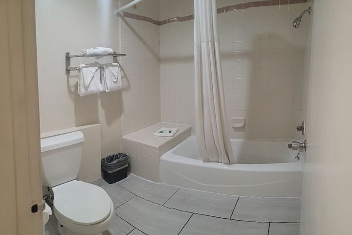 Room 9 of 30