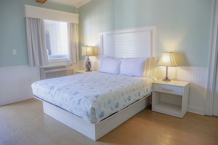 Sea & Breeze Hotel And Condo