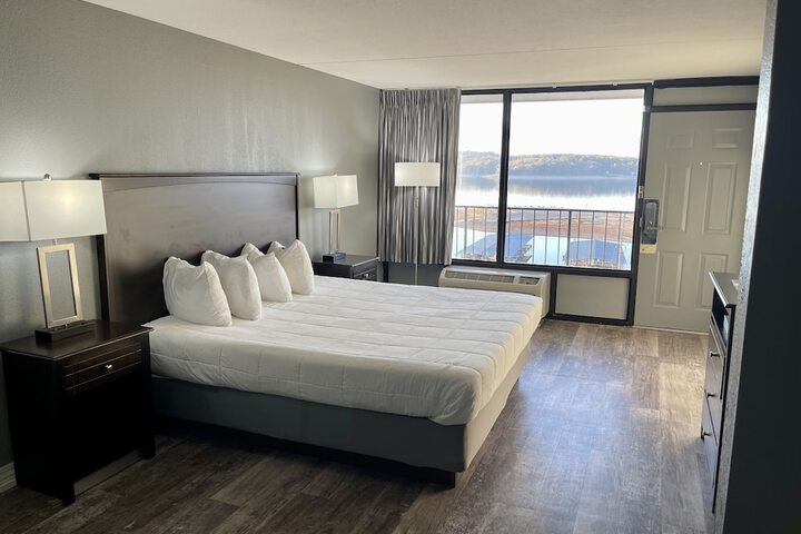 Room 17 of 62