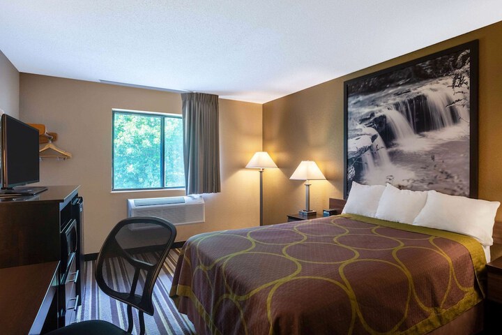 Room 13 of 21