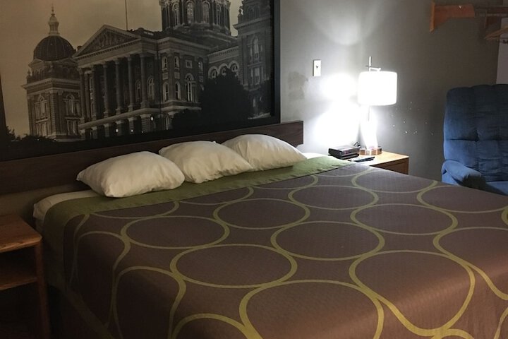 Super 8 by Wyndham Pella