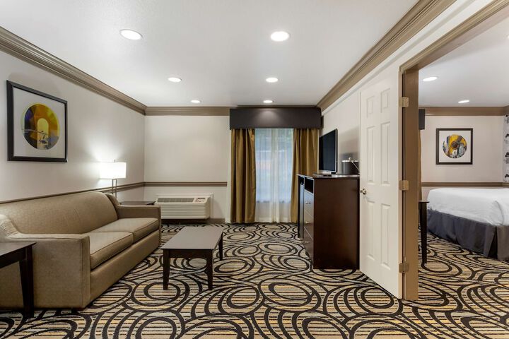 Room 32 of 43