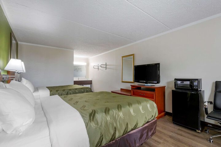 Room 8 of 28