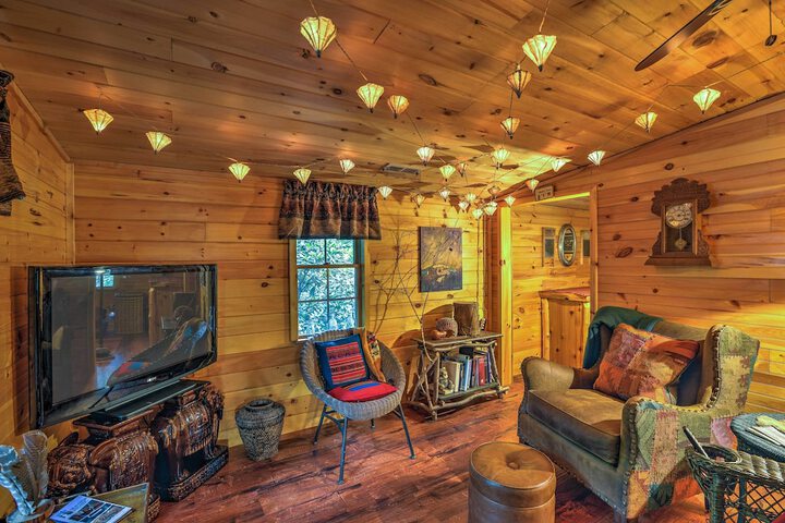 Celo Cabin w / Deck in Pisgah National Forest