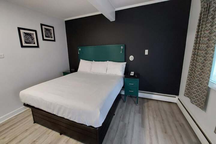 Room 30 of 46